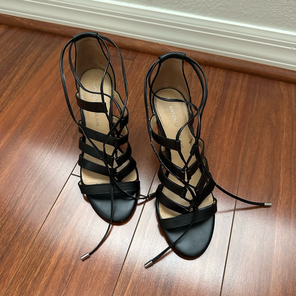 Black at rally Antonio Melani wedges size 7